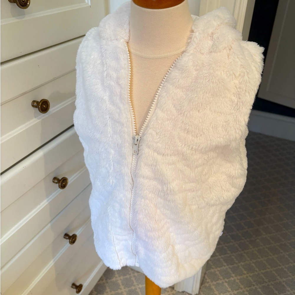 Bella Bliss Cozy White Faux Fur Vest Size 10